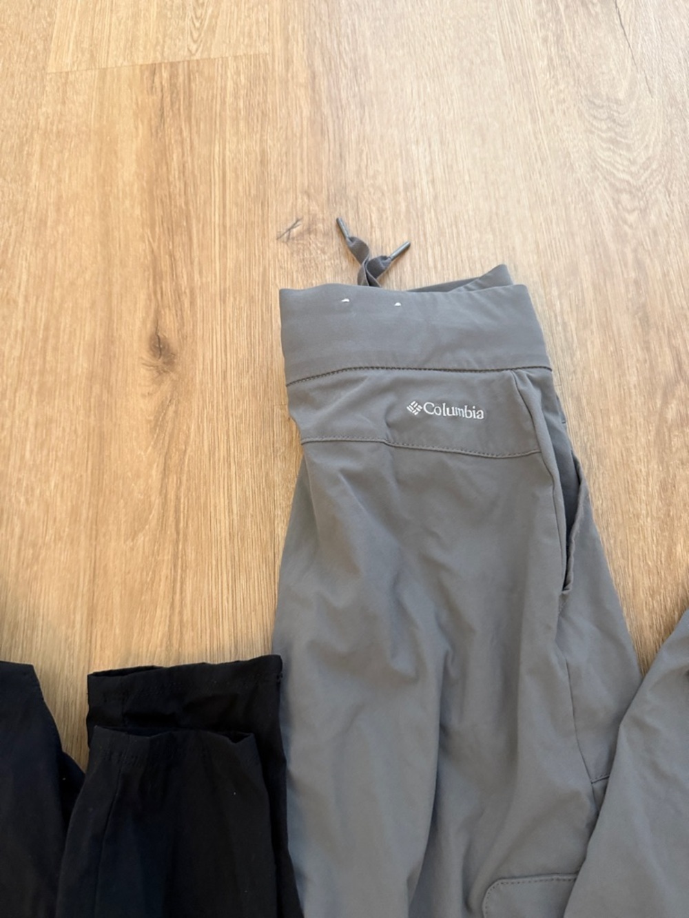 Columbia Joggers - Picture 2 of 5